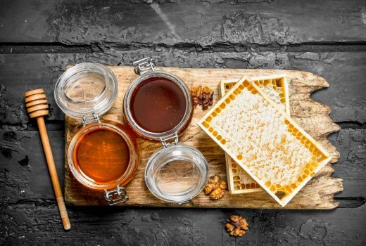 5 Cara Menghilangkan Jerawat dengan Madu, Ini Ramuan Rahasianya - GenPI.co