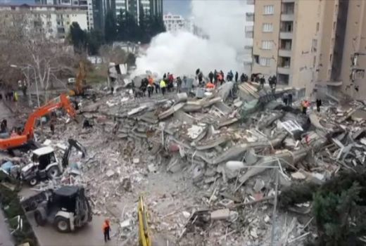Gempa Bumi Dahsyat di Turki, Eks Chelsea Cedera Kaki Hingga Sulit Napas - GenPI.co