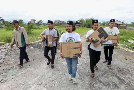 Demi Pendidikan Ponpes, Santri Dukung Ganjar Beri Seperangkat Komputer - GenPI.co