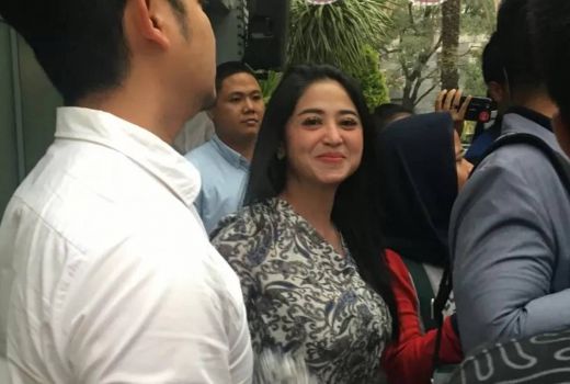 Angga Wijaya Menikah, Dewi Perssik: Jangan Macam-Macam Sama Gue - GenPI.co