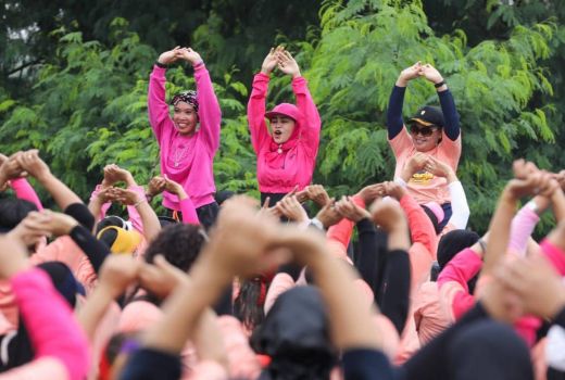 Ajak Ibu-ibu Senam Sehat, Mak Ganjar Ingin Wujudkan Indonesia Bugar - GenPI.co