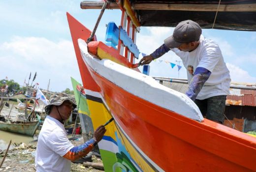 Pelaut Semringah, Komunitas Nelayan Dukung Ganjar Bantu Renovasi Perahu - GenPI.co