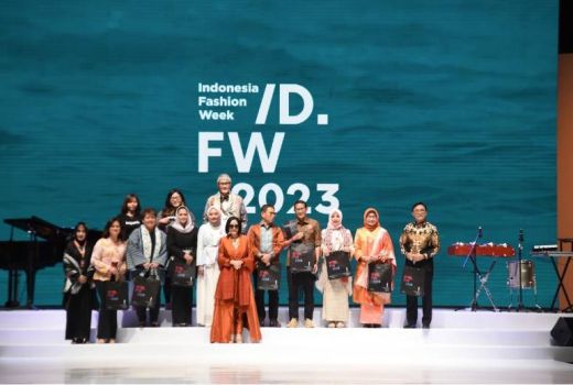 Cantik! Sulaman Karawo Khas Gorontalo Hiasi Indonesia Fashion Week 2023 - GenPI.co