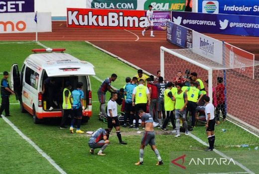 Tangis Pecah Dokter Madura United Seusai Selamatkan Ricki Ariansyah - GenPI.co
