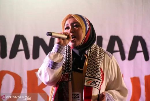 Nonton Konser Blackpink di Jakarta, Melly Goeslaw Jongkok dan Dibentak - GenPI.co