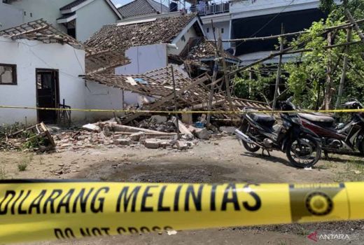 Ledakan Petasan di Malang, Polres Batu dan Labfor Polda Jatim Olah TKP - GenPI.co