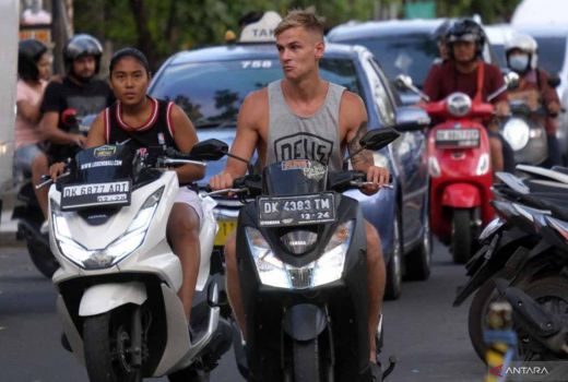 Larangan Turis Asing Memakai Motor di Bali Sudah Ada di Pergub - GenPI.co