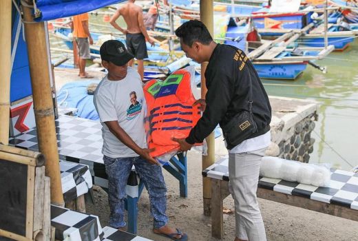 Cegah Kecelakaan, KNP Dukung Ganjar Beri Alat Keselamatan Kerja - GenPI.co