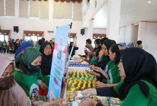 Bentuk Solidaritas, Kajol Indonesia Gelar Bazar Oli dan Sembako Murah - GenPI.co