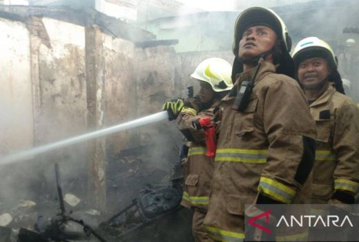 Arus Pendek, 10 Rumah Hangus dalam Kebakaran di Jakarta Timur - GenPI.co