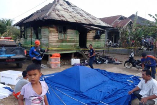 Rumah Panggung di Aceh Tamiang Terbakar Akibat Ledakan Tabung Gas - GenPI.co