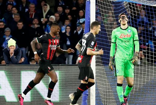 AC Milan Pesta Gol, Napoli Dipaksa Torehkan Rekor Busuk 23 Tahun - GenPI.co