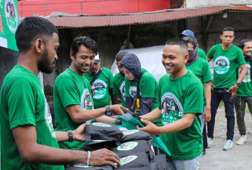 Mengabuburit Bermanfaat, Kajol Dukung Ganjar Bagi-bagi Jas Hujan - GenPI.co