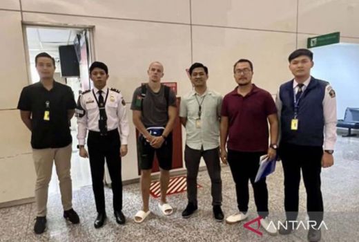 Berfoto Tak Senonoh di Gunung Agung Bali, WNA Rusia Disanksi Adat - GenPI.co