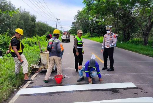 Rawan Kecelakaan, Jalur Sabak Menuju Jambi Dipasang Pita Kejut - GenPI.co