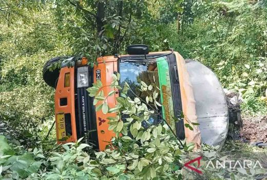 Truk Pengangkut Aspal Tak Kuat Menanjak, Terjun ke Jurang di Sukabumi - GenPI.co