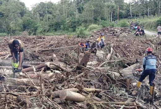 Kebun Jeruk Milik Warga Terendam Lumpur Akibat Banjir Bandang di Malang - GenPI.co