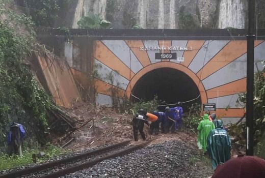 5 Titik Jalur Kereta di Daop 8 Surabaya Rawan Terdampak Bencana - GenPI.co