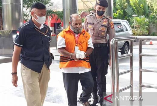 Tidak Kooperatif! Lukas Enembe Sehat, Tetapi Ngaku Sakit saat Sidang - GenPI.co