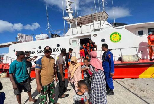 9 Pemudik Dievakuasi Tim SAR dari Perairan Pulau Pemana di NTT - GenPI.co