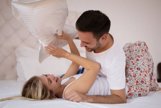 4 Teknik Foreplay Bikin Hubungan Ranjang Makin Hot, Bisa Dicoba Malam ini - GenPI.co