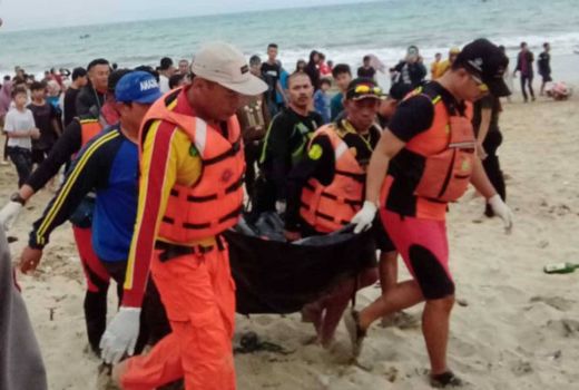 2 Wisatawan Terseret Ombak di Pantai Sentolo Garut Ditemukan Tewas - GenPI.co