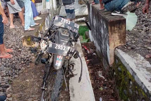 Kereta Tabrak Motor di Kendal, KA Argo Sindoro Tujuan Jakarta Terlambat - GenPI.co