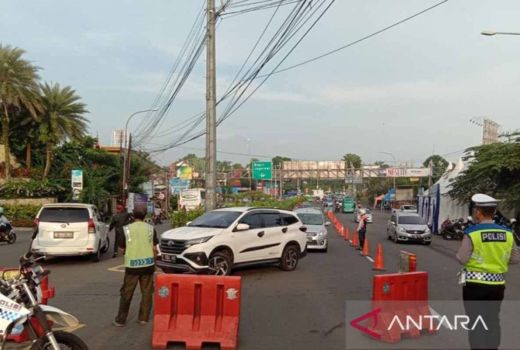 Polres Bogor Putar Balik Ratusan Kendaraan Cegah Macet Jalur Puncak - GenPI.co