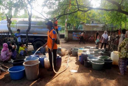 Sebagian Warga Kesulitan Air Bersih di Situbondo, Andalkan Tadah Hujan - GenPI.co