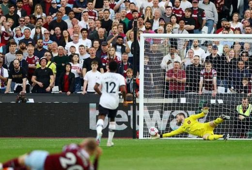 De Gea Blunder Fatal, Bintang Manchester United Beri Pembelaan - GenPI.co