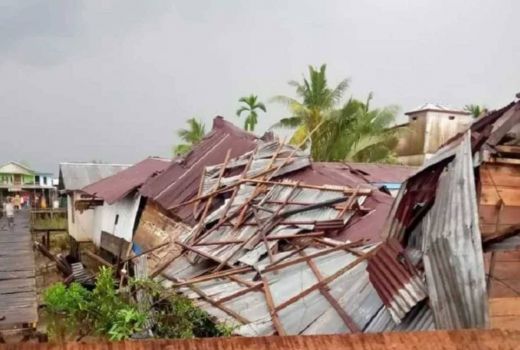 Bencana Angin Puting Beliung di Jambi, 33 Rumah Warga Rusak - GenPI.co