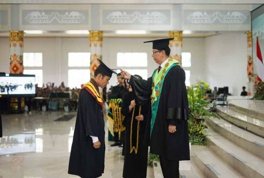 UIN Raden Intan Lampung Luluskan Wisudawan Doktor Nonmuslim Pertama - GenPI.co