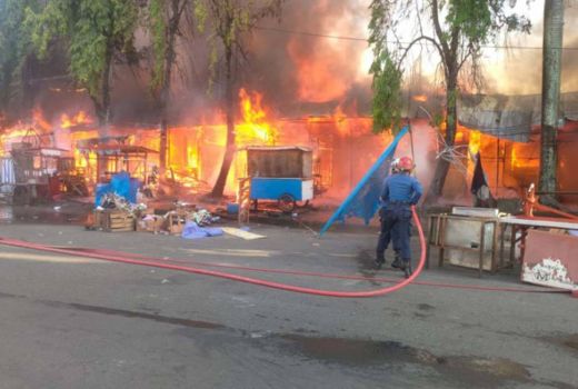 Kebakaran di Sumatera Barat, Puluhan Lapak di Pasar Raya Padang Ludes - GenPI.co