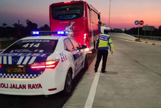 Bus DPRD Surabaya Kecelakaan di Pasuruan, 6 Orang Terluka - GenPI.co