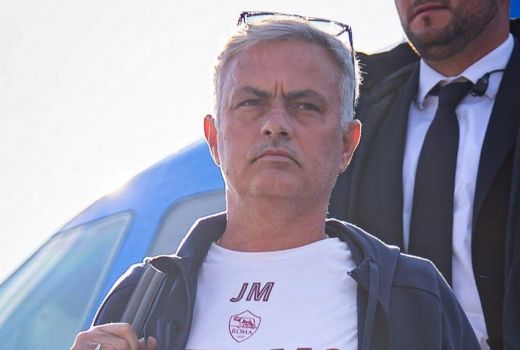 Everton Pecat Sean Dyche, Jose Mourinho Mulai Merapat - GenPI.co