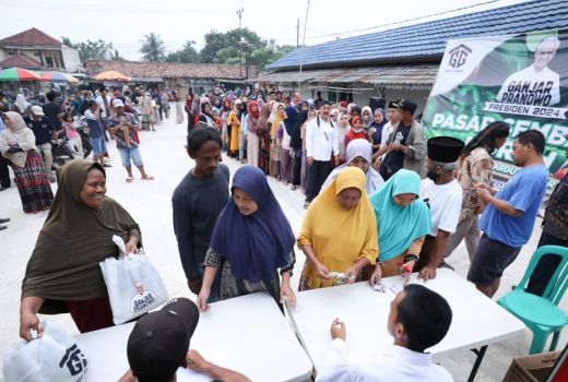 500 Paket Sembako di Pasar Murah Gardu Ganjar Banten Diserbu Warga - GenPI.co