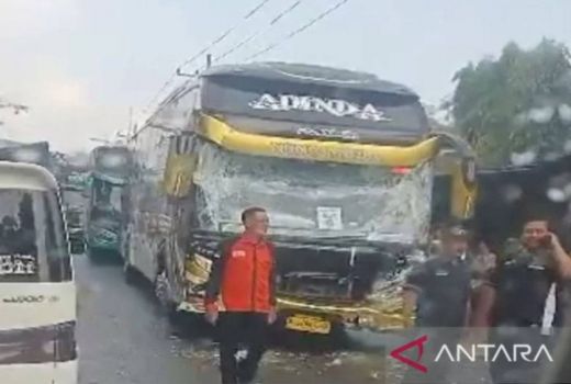 Bus Berpenumpang Rombongan Calon Jemaah Haji Kecelakaan di Bangkalan - GenPI.co
