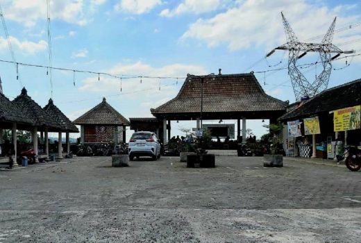 Berada di Bawah SUTET, UMKM Sentra Kuliner Teras Gunung Dapat Bantuan dari PLN - GenPI.co