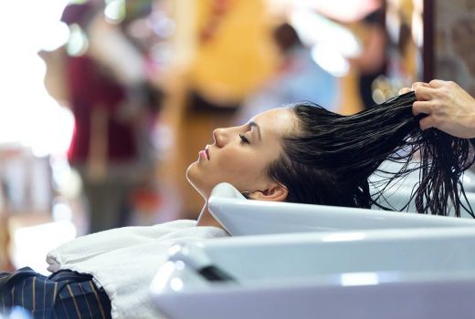 5 Cara Ampuh Mengatasi Kebotakan, Jangan Salah Pilih - GenPI.co