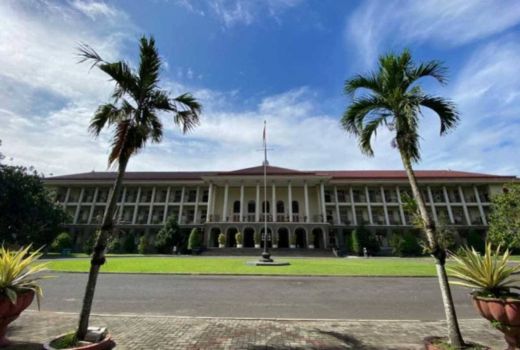 Dituding Biarkan Polemik Ijazah Jokowi, UGM Cermati Gugatan Perdata Senilai Rp69 T - GenPI.co