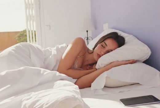 Tips Tidur Nyenyak Saat Sakit Pinggang, Jangan Sampai Keliru - GenPI.co