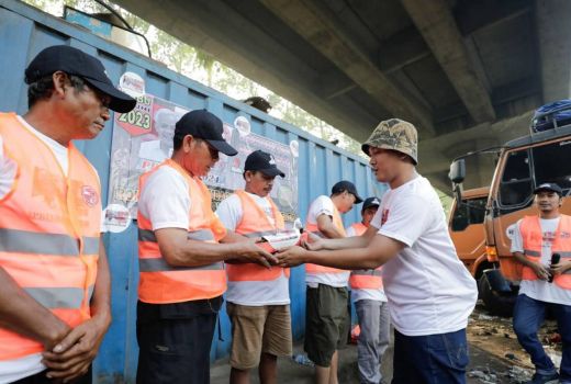 Beri Peralatan Bengkel, KST Dukung Ganjar Silaturahmi ke Sopir Truk Jakut - GenPI.co