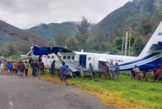 Kronologis Sebuah Pesawat Tergelincir di Ambon Karena Ban Pecah - GenPI.co