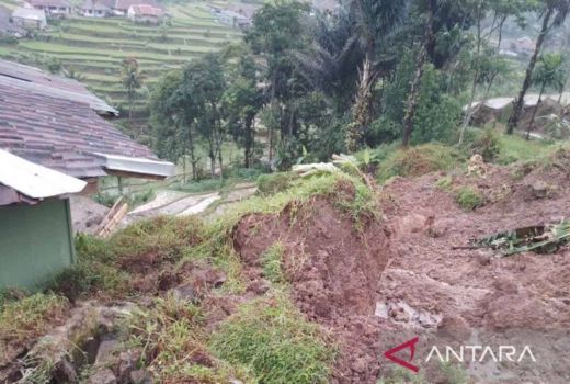 24 Orang Mengungsi Akibat Dampak dari Tanah Longsor di Cianjur - GenPI.co