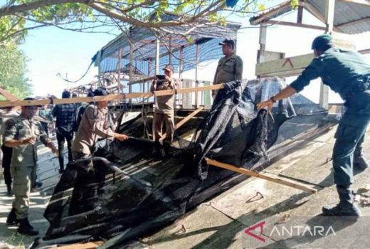 Petugas Gabungan Bongkar Sejumlah Kafe di Kawasan Wisata Aceh Barat - GenPI.co