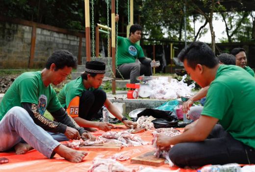 Berbagi Kebaikan, Kajol Dukung Ganjar Sembelih Belasan Hewan Kurban - GenPI.co