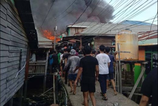 Lebih dari 50 Rumah Ludes Akibat Kebakaran di Tarakan Kalimantan Utara - GenPI.co