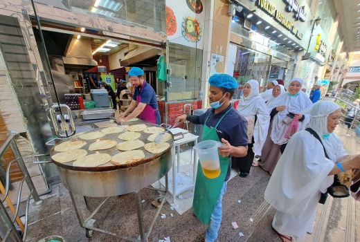 Cerita Jemaah Haji Berburu Kuliner Khas Indonesia dan Mancanegara di Tanah Suci - GenPI.co