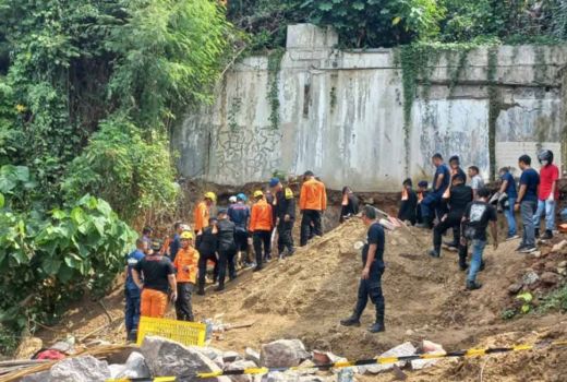 Seorang Pekerja Tewas dalam Peristiwa Tanah Longsor di Semarang - GenPI.co
