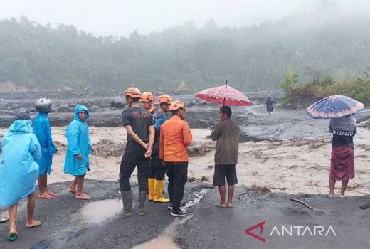 Banjir Lahar Dingin Gunung Semeru Terjang Lumajang, Jawa Timur - GenPI.co